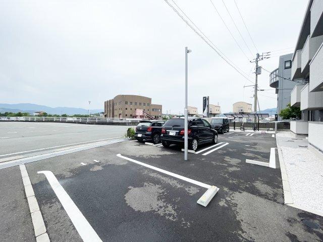 ラ・トゥール山城西　Ａ棟 駐車場