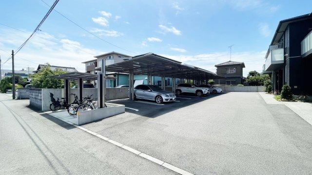 シャーメゾン　グローカル 駐車場