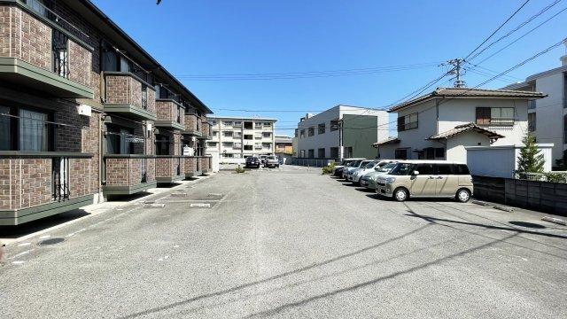 サニーガーデン　Ｂ棟 駐車場