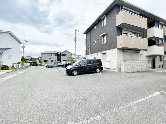 ラフィーナ 駐車場