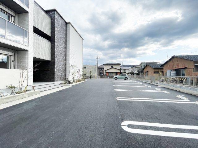 アミコート 駐車場