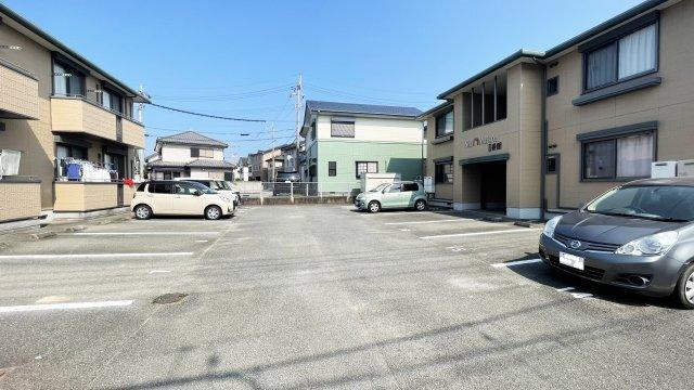 シャーメゾンⅡ番館 駐車場