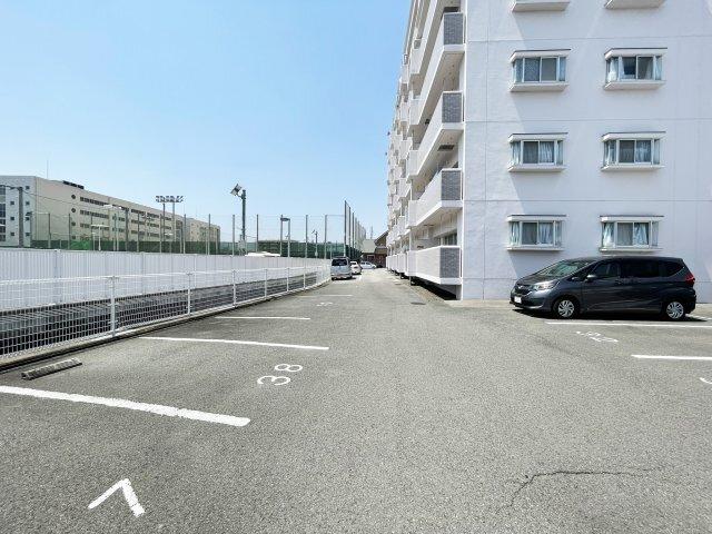 ビルドノーサイド 駐車場