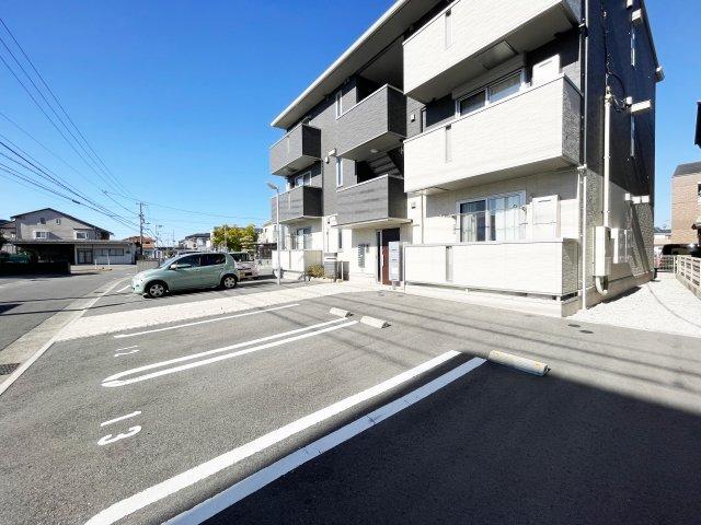 フルール 駐車場