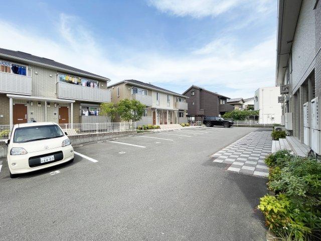 ルーエ　Ⅲ棟 駐車場