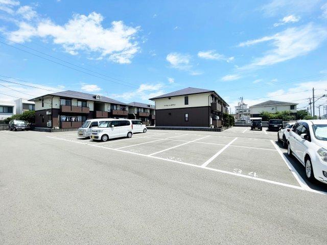 ハイカムール田中　B棟 駐車場