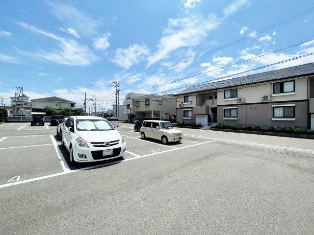 ハイカムール田中　B棟 駐車場