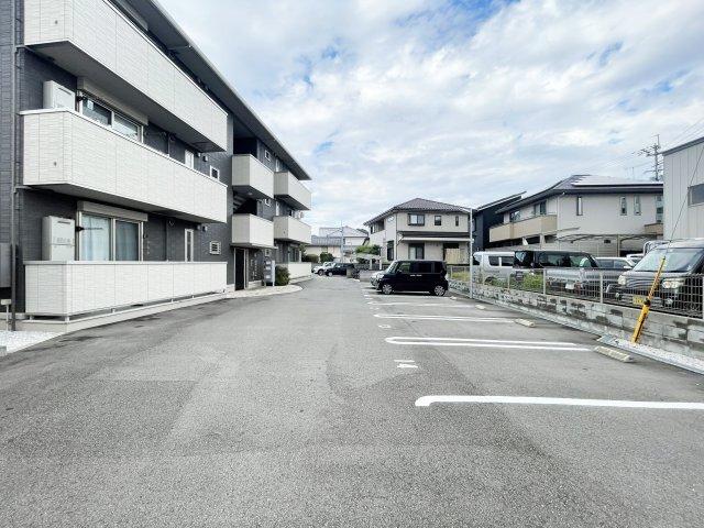 メゾン沖浜 駐車場