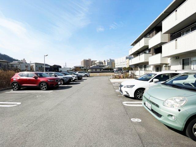 コモド 駐車場