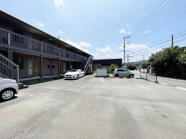 セジュール川南 駐車場