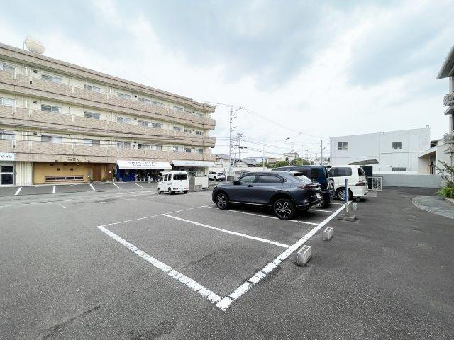 浜の前マンション１３号棟 駐車場