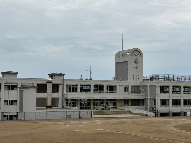 むつ市立大湊小学校：1788m