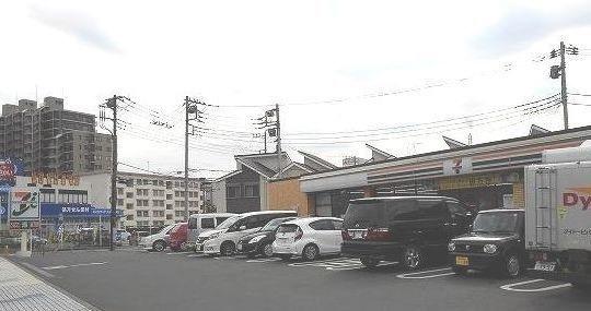 セブンイレブン久里浜店：623m