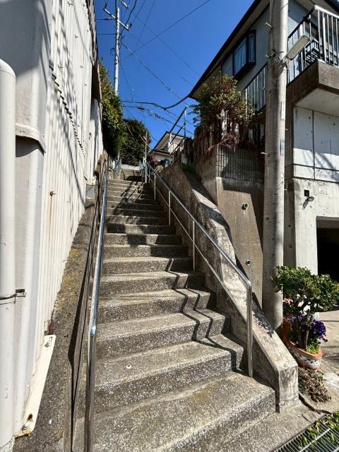 ・物件までに３０段ほどの階段を上る必要があります
