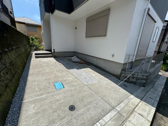 敷地内に広々駐車場あります♪大型車もいれること可能です♪