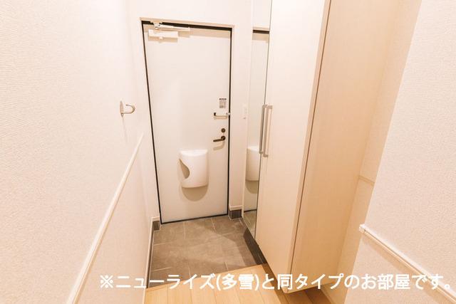 アプローチⅢ（202） 玄関