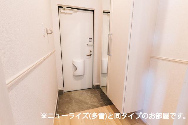アプローチⅢ（103） 玄関