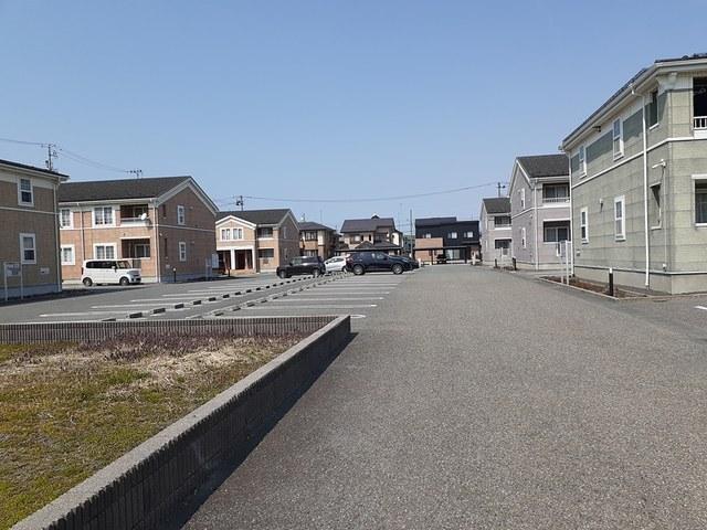 エイトホークス４番館（203） 駐車場