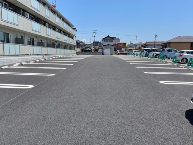 Ｄ−ｒｏｏｍ本町（210） 駐車場