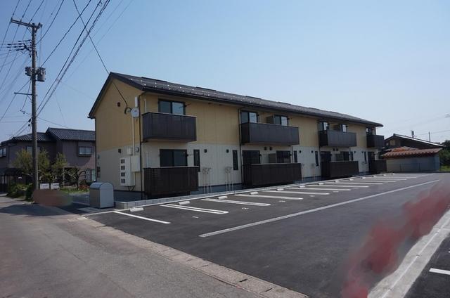 鶴岡駅より徒歩10分 築7年10ヶ月 2階建の賃貸物件