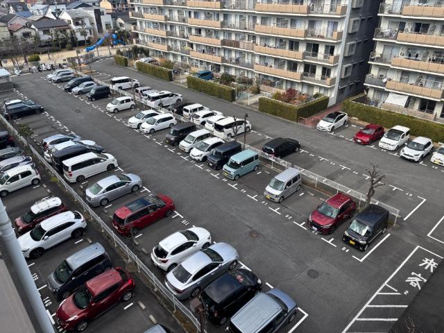 高槻市南大樋町中古マンション 駐車場