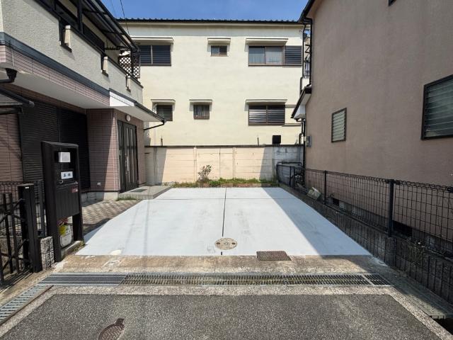豊中市宝山町　中古戸建 駐車場