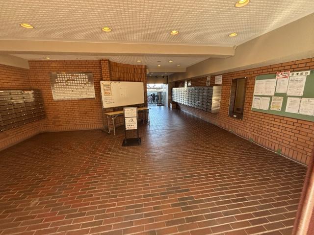 ユニライフ北大阪弐号棟  ロビー