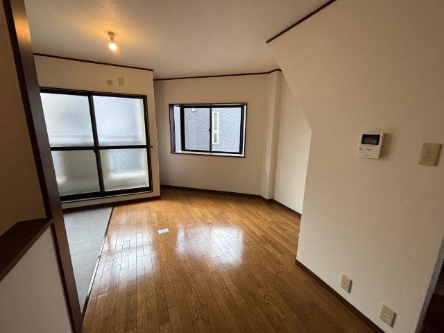 大阪市淀川区三津屋中一丁目　中古戸建 リビング