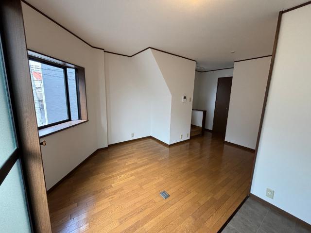 大阪市淀川区三津屋中一丁目　中古戸建 リビング