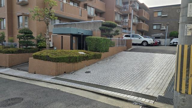 ファミーユ御影西平野 駐車場