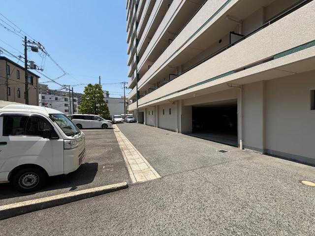 モンセーヌ塚本 駐車場