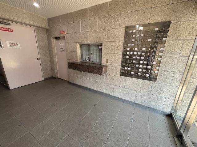 日商岩井野里マンション ロビー