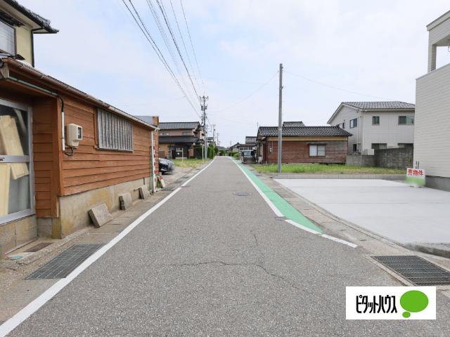 東側前面道路