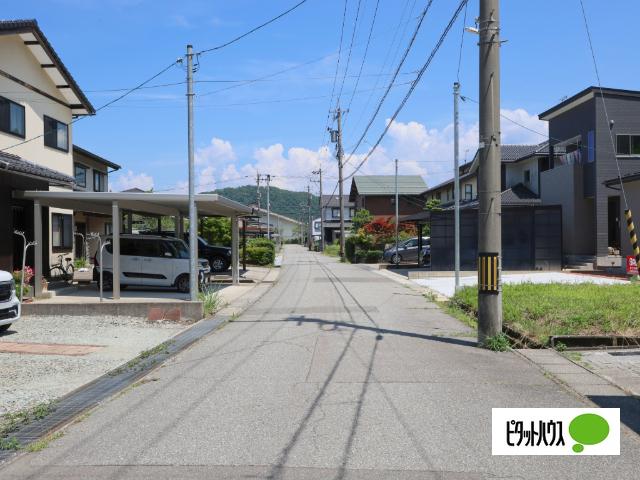 北側前面道路