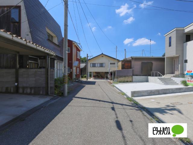 東側前面道路