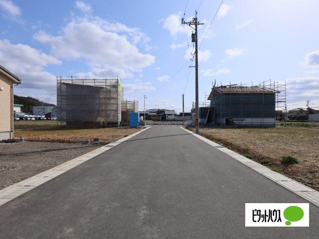 鯖江市水落町８号地 前面道路含む現地写真
