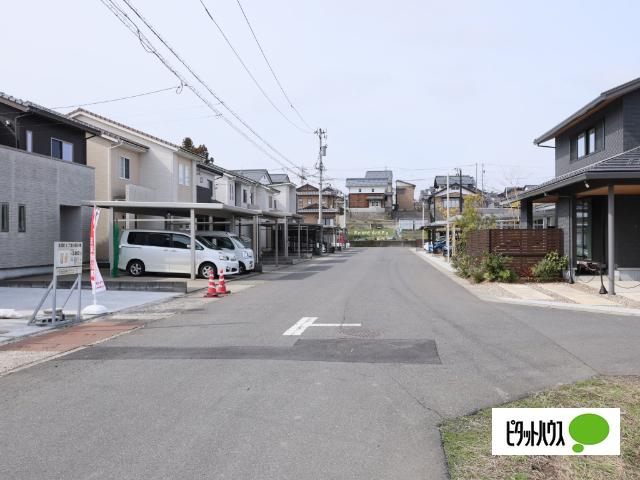 鯖江市水落町新築分譲Ａ棟 前面道路含む現地写真