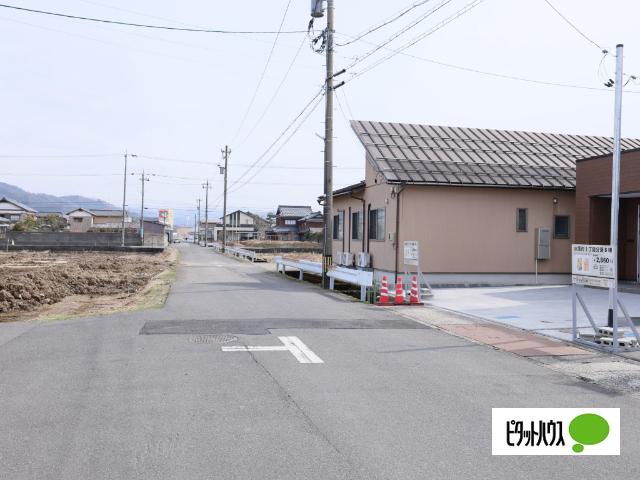 鯖江市水落町新築分譲Ａ棟 前面道路含む現地写真