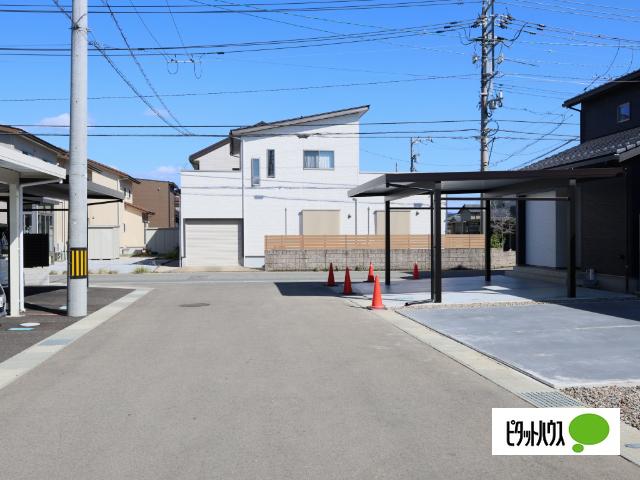 坂井市春江町江留中分譲 前面道路含む現地写真