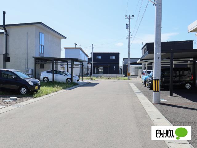 坂井市春江町江留中分譲 前面道路含む現地写真