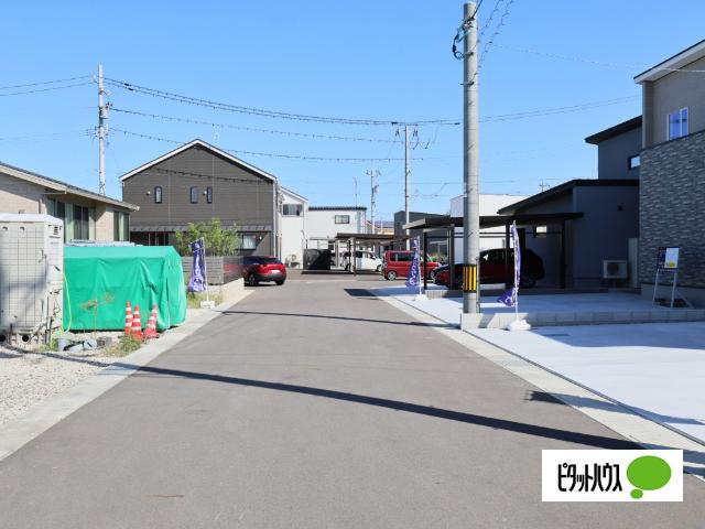 鯖江市水落町３丁目新築分譲Ｑ棟 前面道路含む現地写真