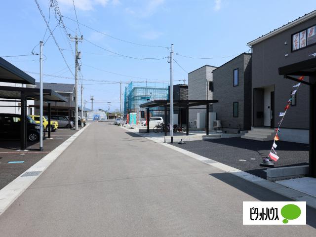 クレイドルガーデン鯖江市下河端町第７現場２号棟 前面道路含む現地写真