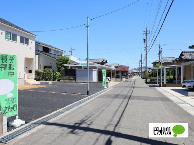 クレイドルガーデン鯖江市宮前第３現場１号棟 前面道路含む現地写真