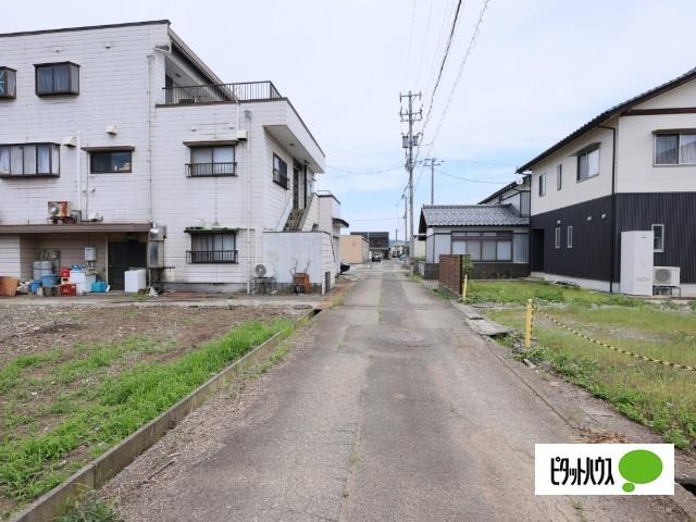 鯖江市水落町３丁目 前面道路含む現地写真