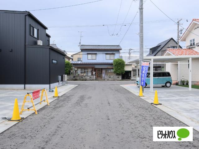 坂井市丸岡町南横地分譲Ｂ棟 前面道路含む現地写真