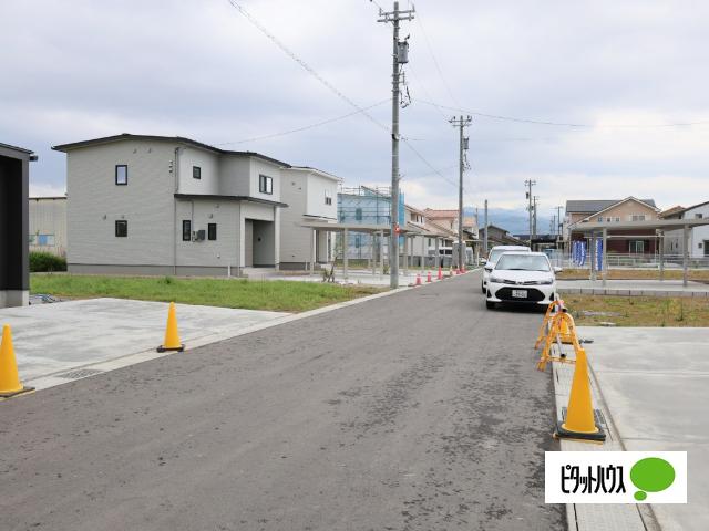 坂井市丸岡町南横地分譲Ｂ棟 前面道路含む現地写真