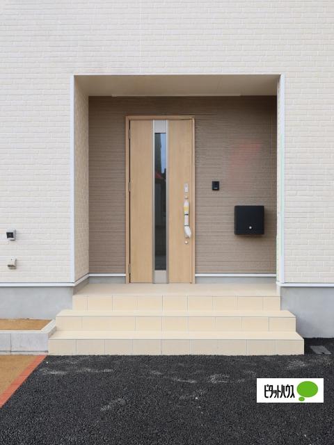 クレイドルガーデン坂井市春江町中筋第１現場１号棟 玄関