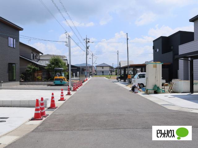 越前市芝原２丁目新築分譲Ｄ棟 前面道路含む現地写真