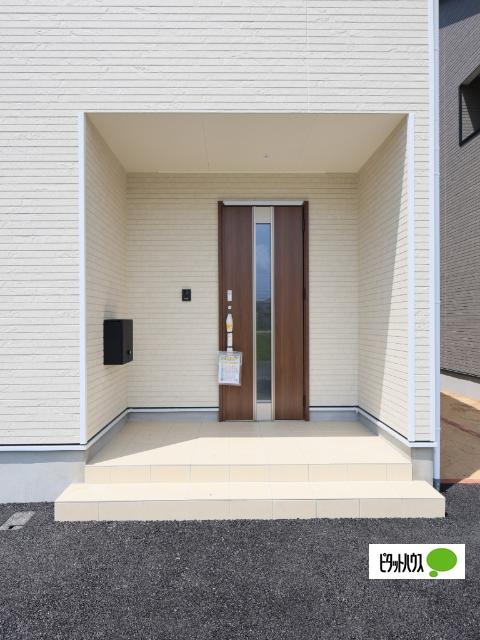 クレイドルガーデン坂井市春江町江留中第２現場１号棟 玄関