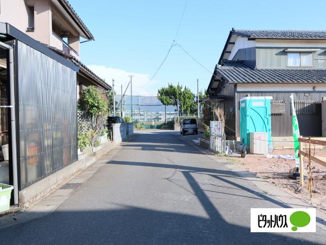 クレイドルガーデン坂井市春江町江留中第２現場１号棟 前面道路含む現地写真
